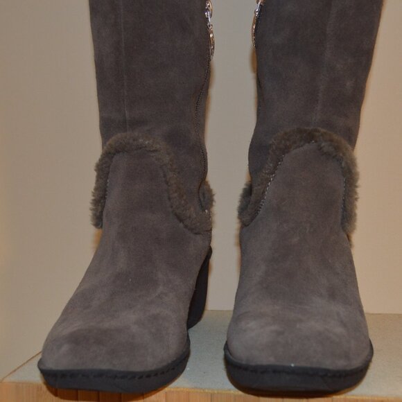Guess Gray Suede Leather High Boots Wedge Heels Possibly Size 8 1/2 - Picture 3 of 9
